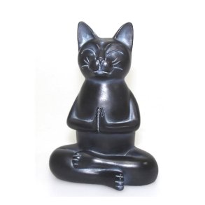 Mediterende kat - i smuk matsort finish