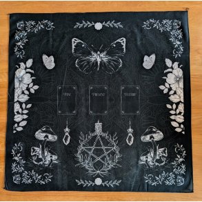 Dug med motiv fra gammel naturtro