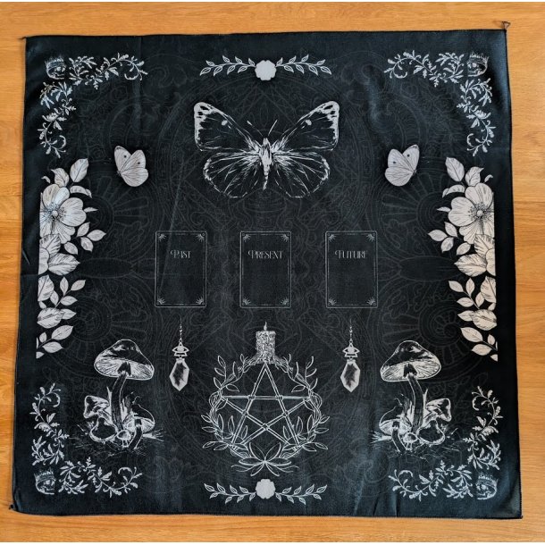 Dug med motiv fra gammel naturtro